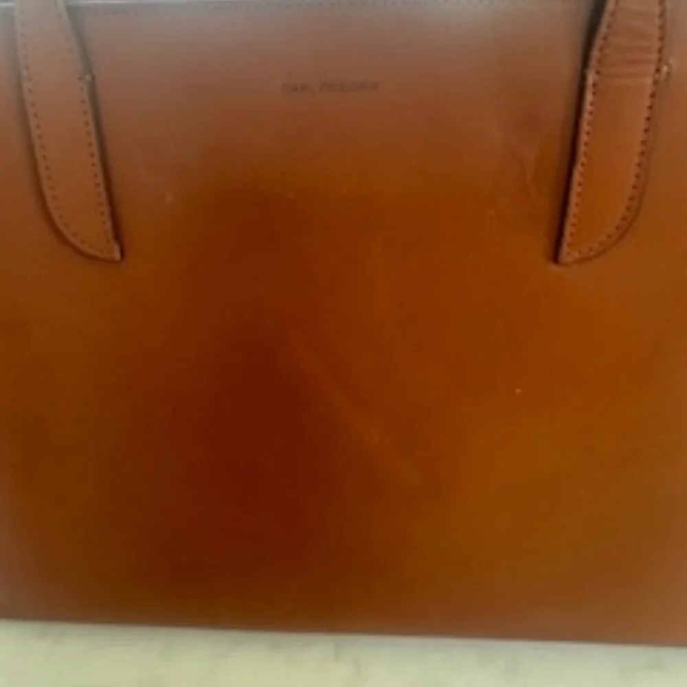 Succession Inspo: Carl Friedrik Tote - Picture 10 of 10